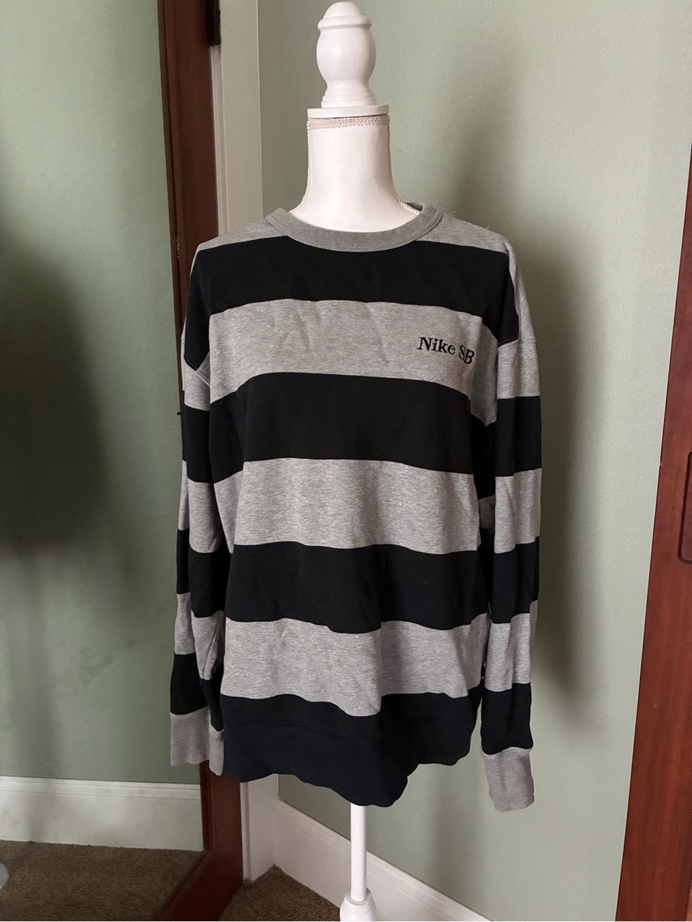 Nike SB crewneck